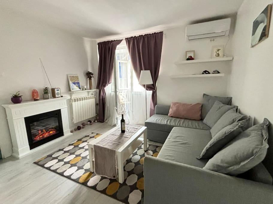 Ultracentral Lovely Place -Your Home Away From Home 부쿠레슈티 외부 사진